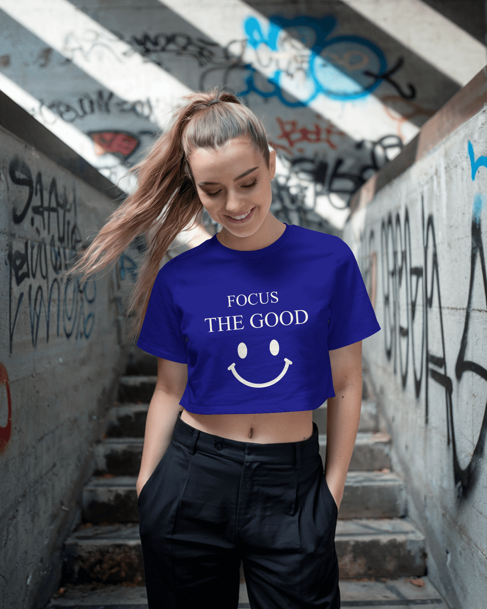Focus The Good Women Crop Top – Positive Smiley Motivational Graphic Tee